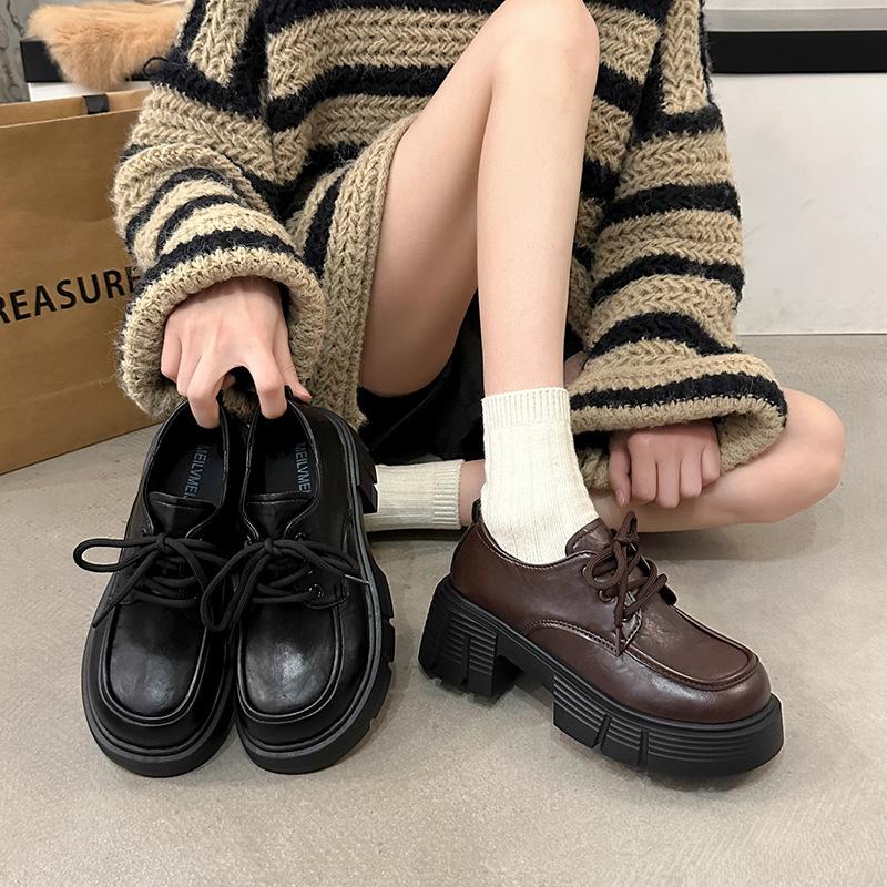 New versatile heightening loafers retro small leather shoes women s versatile thick heel platform high heel 35 чорний
New versatile heightening loafers retro small leather shoes women s versatile thick heel platform high heel 35 чорний