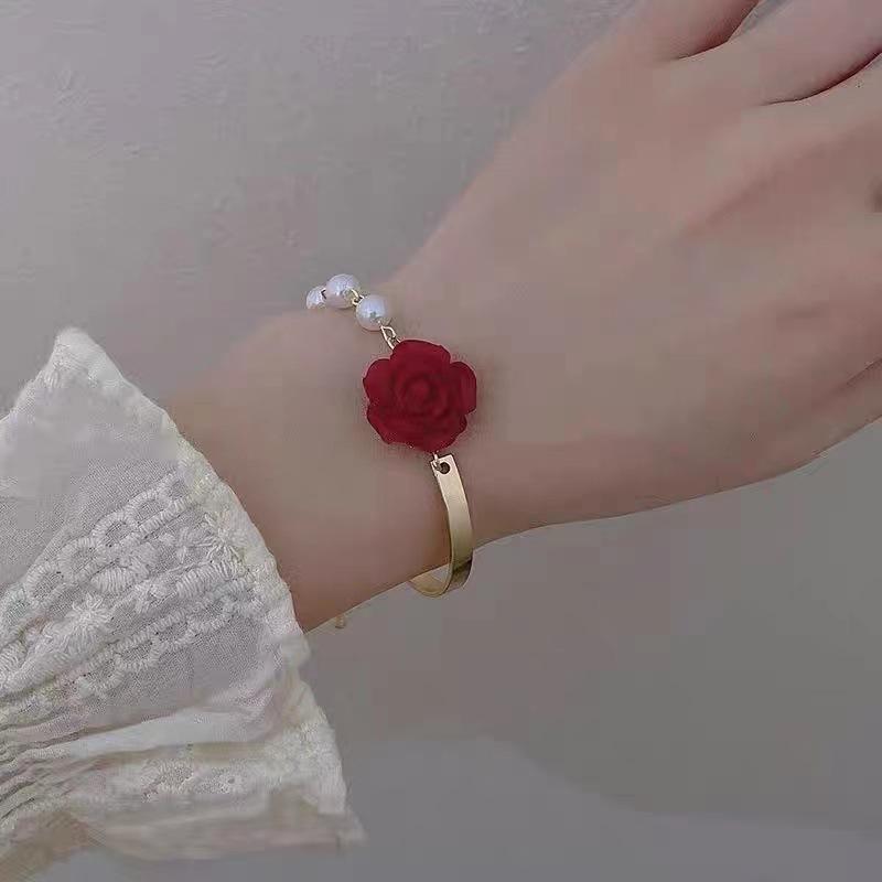 Trendy French Baroque Red Rose Pearl Bracelet With Elegant Design For Women
Trendy French Baroque Red Rose Pearl Bracelet With Elegant Design For Women