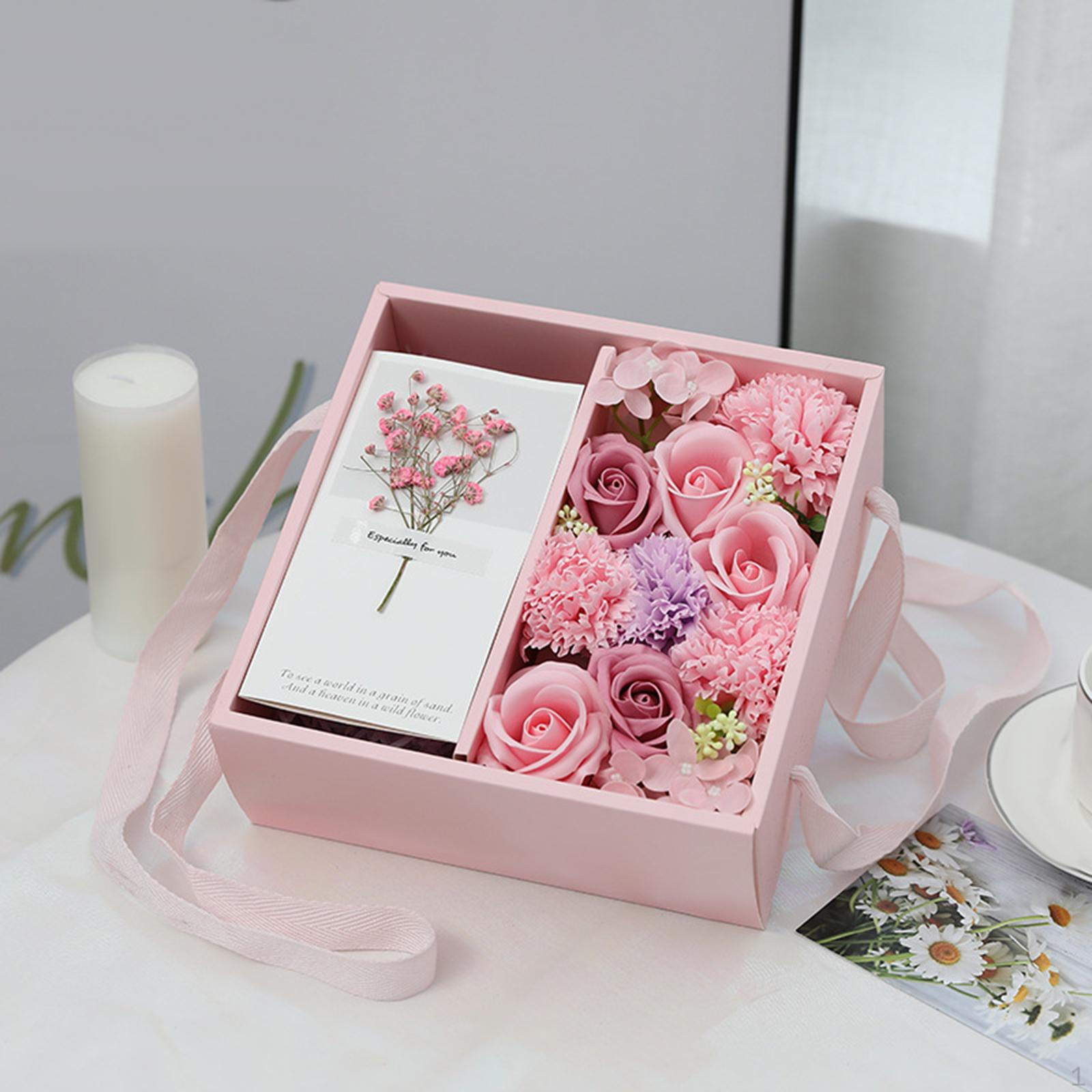 Коробка с цветами мыльной розы, искусственные стабилизированные розы и открытки с цветами на День учителя 
Коробка с цветами мыльной розы, искусственные стабилизированные розы и открытки с цветами на День учителя