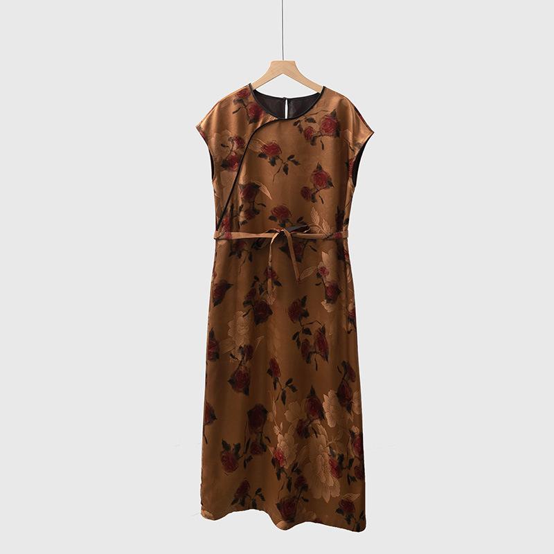 Double-Sided Satin Xiangyun Yarn Mulberry Silk Tie-Waist Dress - Women s Chinese Style, 40 Momme Embossed Silk, Long Design. M ярко-розовый/красный
Double-Sided Satin Xiangyun Yarn Mulberry Silk Tie-Waist Dress - Women s Chinese Style, 40 Momme Embossed Silk, Long Design. M ярко-розовый/красный