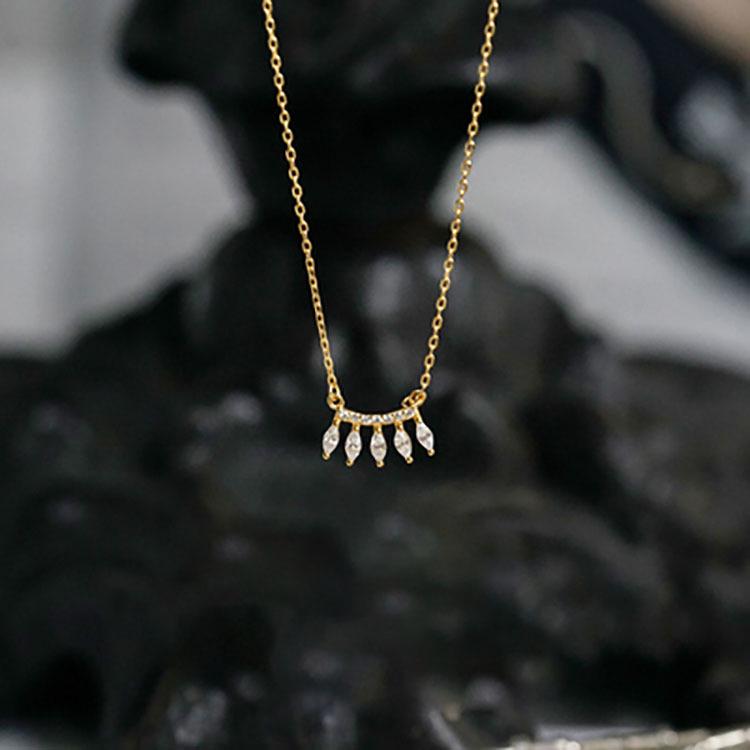 S925 Sterling Silver Necklace with Diamond-Studded Gold-Plated Pendant - Elegant and Versatile Clavicle Chain for Women 925 Silver
S925 Sterling Silver Necklace with Diamond-Studded Gold-Plated Pendant - Elegant and Versatile Clavicle Chain for Women 925 Silver