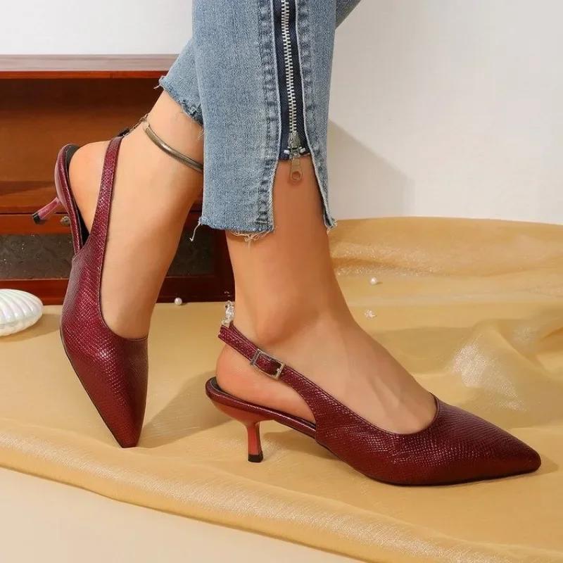 Модная женская обувь летняя брендовая с острым носком с ремешком-слингом женские сандалии модный ремешок с пряжкой офисная и деловая больших размеров с мыском туфли-лодочки 41 вино красного
Модная женская обувь летняя брендовая с острым носком с ремешком-слингом женские сандалии модный ремешок с пряжкой офисная и деловая больших размеров с мыском туфли-лодочки 41 вино красного