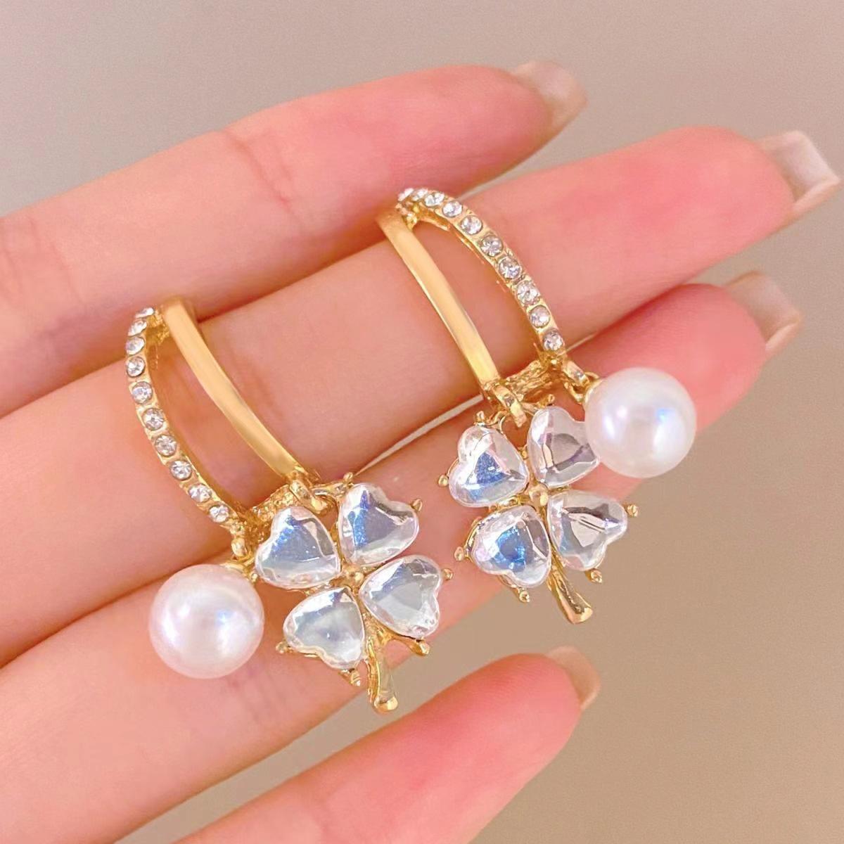 Elegant Four-Leaf Clover Zirconia Pearl Earrings for Women - Silver Needle Ear Cuffs белый
Elegant Four-Leaf Clover Zirconia Pearl Earrings for Women - Silver Needle Ear Cuffs белый