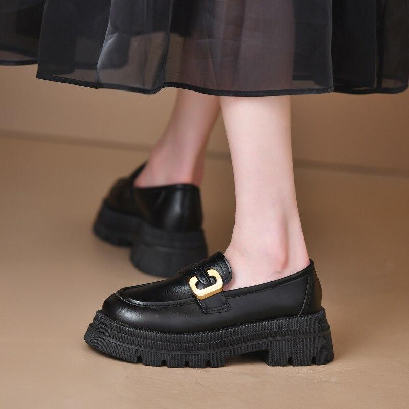 Модные туфли в стиле Лолиты, женские туфли без шнуровки на квадратном среднем каблуке, однотонные кожаные туфли-оксфорды, женские туфли-лодочки на платформе с металлической пряжкой, большие размеры 
Модные туфли в стиле Лолиты, женские туфли без шнуровки на квадратном среднем каблуке, однотонные кожаные туфли-оксфорды, женские туфли-лодочки на платформе с металлической пряжкой, большие размеры