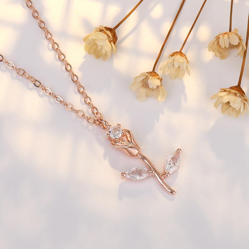 BELLA BOX The New S925 Sterling Silver Rose Necklace From Japan And South Korea Is A Versatile And Fresh Accessory
BELLA BOX The New S925 Sterling Silver Rose Necklace From Japan And South Korea Is A Versatile And Fresh Accessory