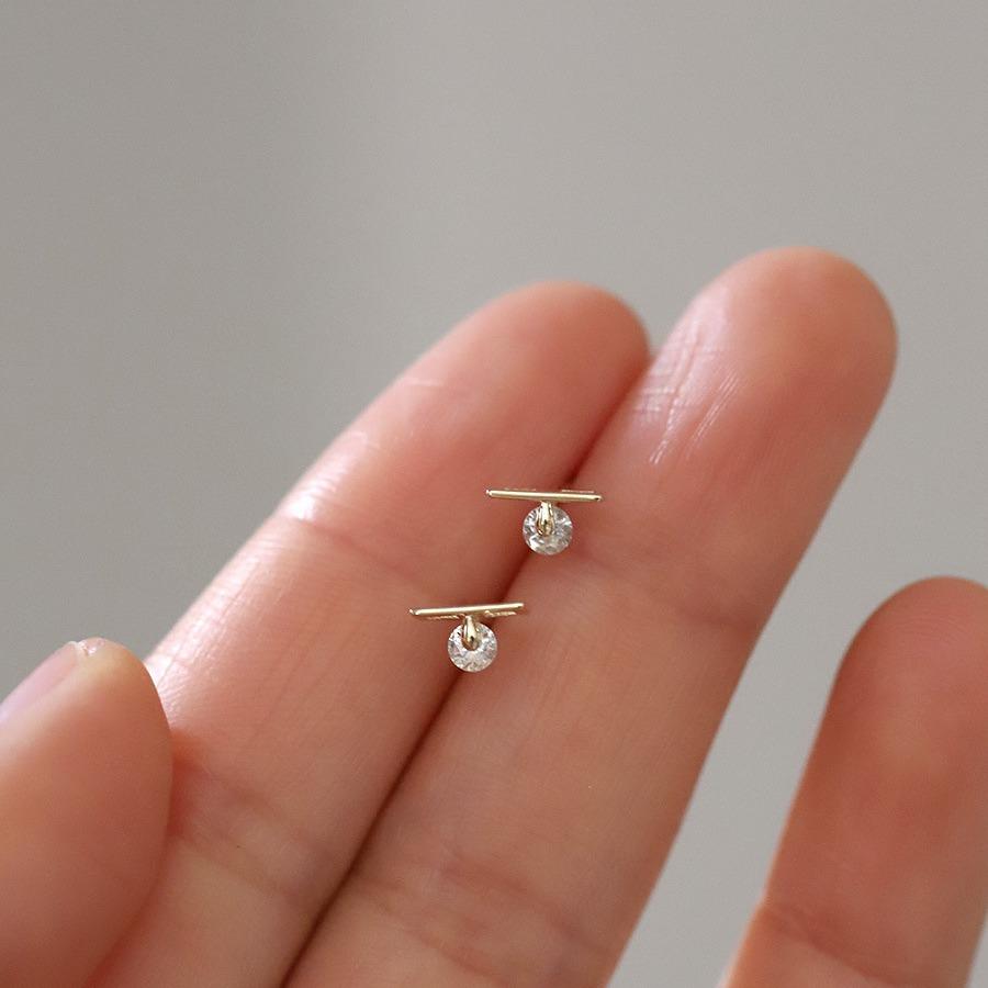 925 Sterling Silver Plating 14K Gold Simple Temperament Zircon Earrings for Women Korean Fashion Jewelry Accessories Silver
925 Sterling Silver Plating 14K Gold Simple Temperament Zircon Earrings for Women Korean Fashion Jewelry Accessories Silver