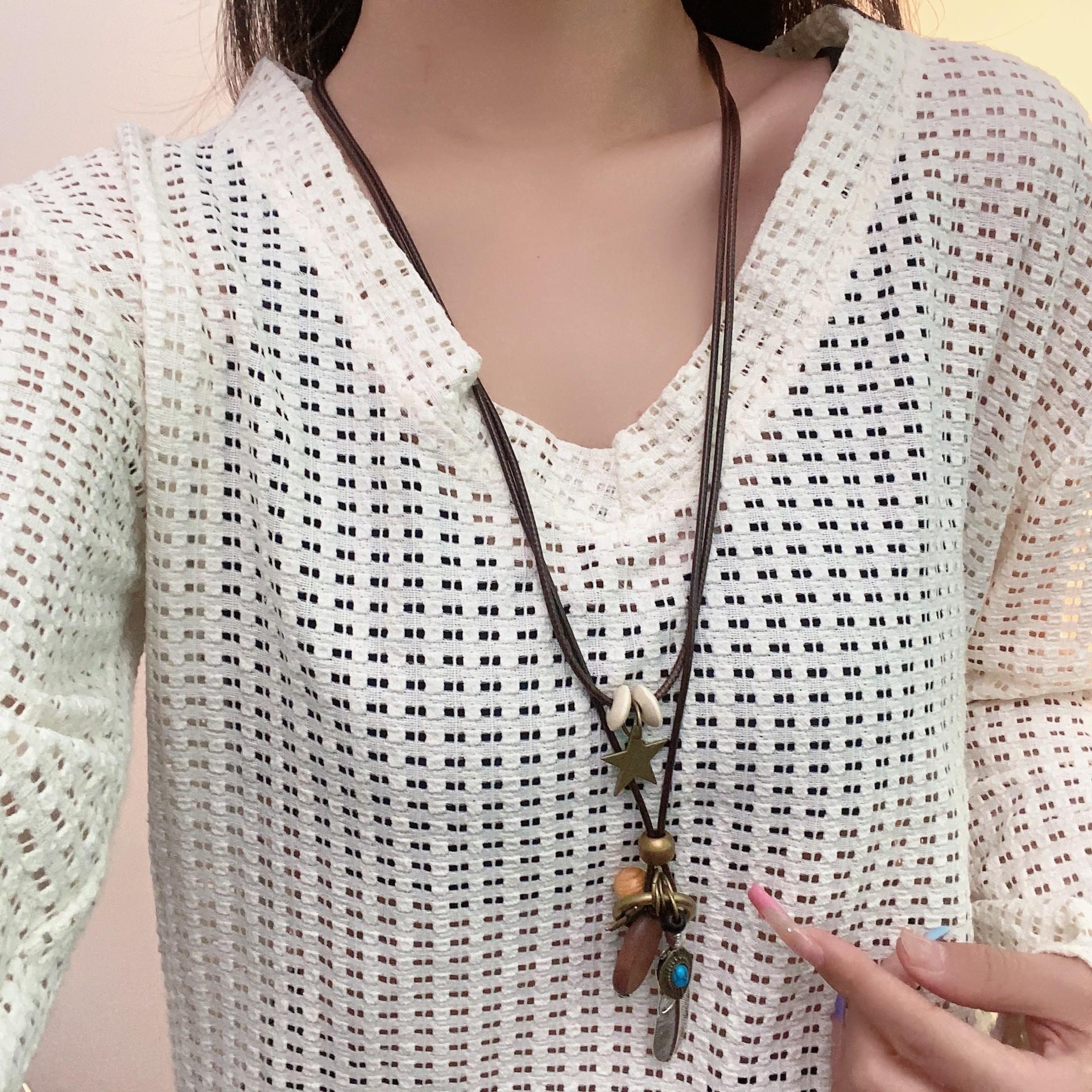 New Chinese retro style feather necklace, women s ethnic style stacked long sweater chain, personalized high-end sense item accessories
New Chinese retro style feather necklace, women s ethnic style stacked long sweater chain, personalized high-end sense item accessories