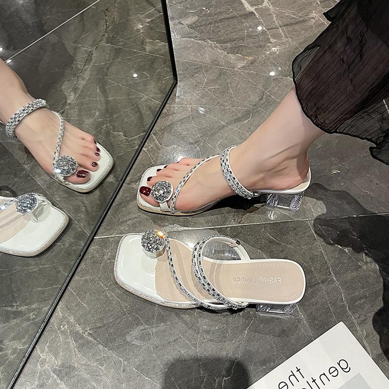 Fairy style slippers female outer wear 2025 summer new retro fashion rhinestone cover toe thick heel two wear sandals 35 серебряный
Fairy style slippers female outer wear 2025 summer new retro fashion rhinestone cover toe thick heel two wear sandals 35 серебряный