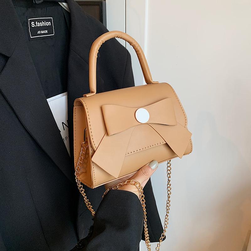 Літо 2024 з новим нішевим дизайном в іноземному стилі сумка красива проста повсякденна сумка простий модний маленький квадратний пакет хакі
Літо 2024 з новим нішевим дизайном в іноземному стилі сумка красива проста повсякденна сумка простий модний маленький квадратний пакет хакі