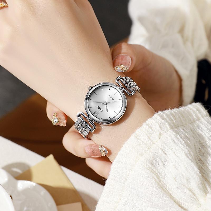 Fashion Small Dial Women Watch Casual Bracelet Watches Decoration Quartz Watch Retro High Appearance Women Watch Learning Clock срібний
Fashion Small Dial Women Watch Casual Bracelet Watches Decoration Quartz Watch Retro High Appearance Women Watch Learning Clock срібний