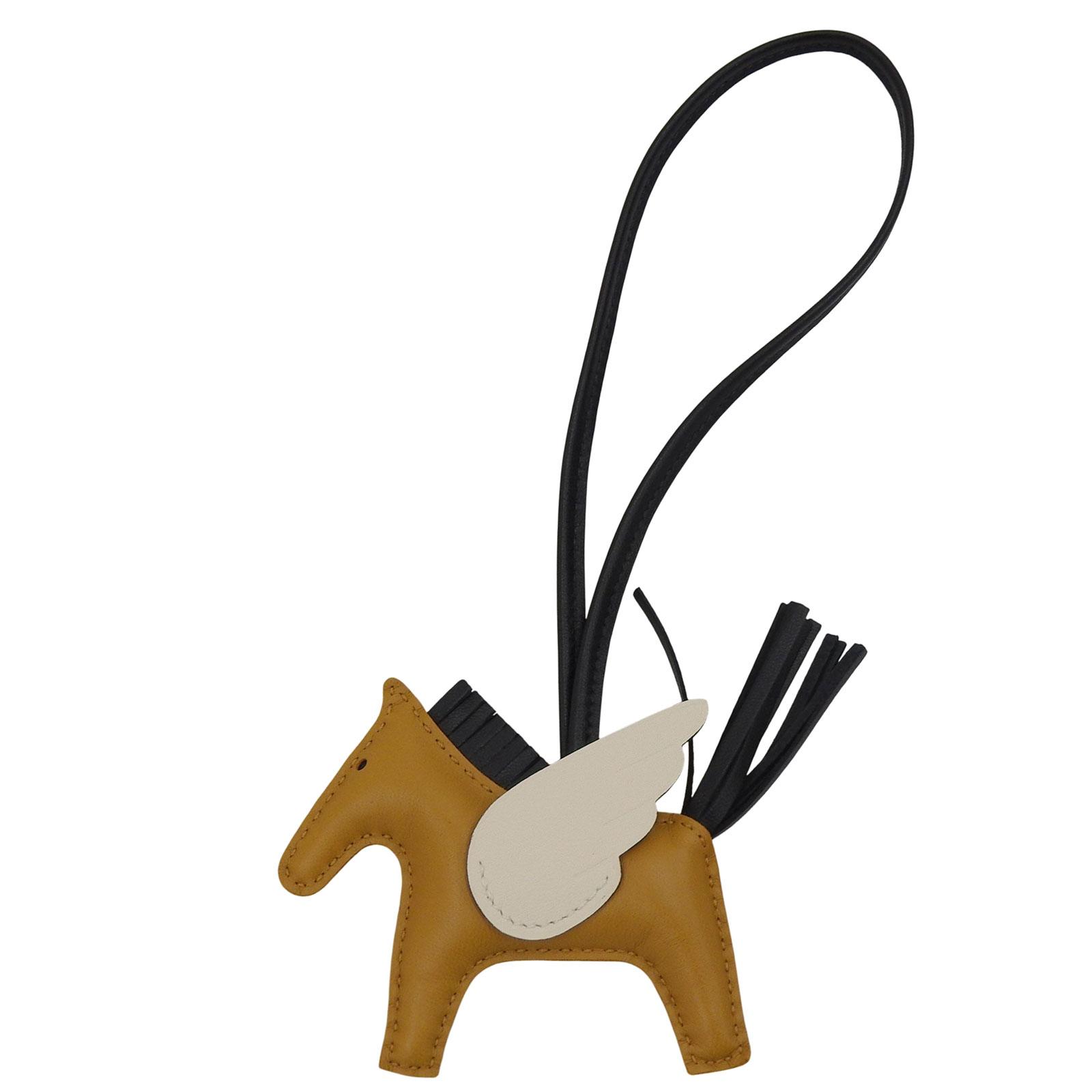 Бездоганний брелок для сумки HERMES Rodeo Charm Pegasus PM Anyo Miro Жіночий Вживаний
Бездоганний брелок для сумки HERMES Rodeo Charm Pegasus PM Anyo Miro Жіночий Вживаний
