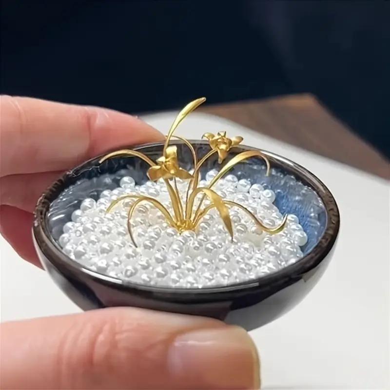 Elegant Golden Orchid Figurine - Chic Faux Floral Tabletop Decor For Living Room, Office, And Special Occasions Cute Decor 1pc
Elegant Golden Orchid Figurine - Chic Faux Floral Tabletop Decor For Living Room, Office, And Special Occasions Cute Decor 1pc