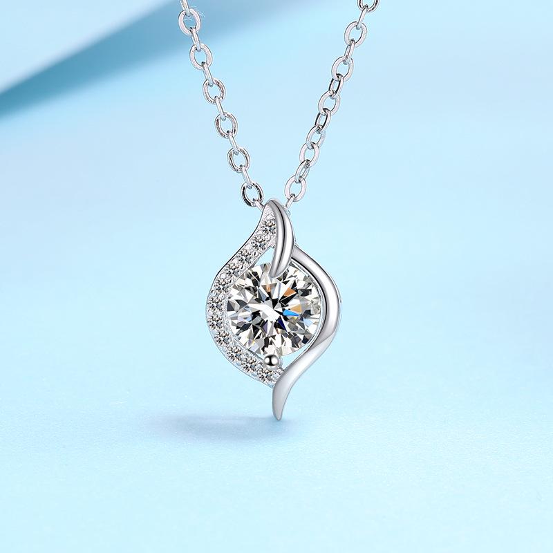 Xiaohongshu Bestseller: Only Love Diamond-Studded Clavicle Pendant Necklace O-Shaped Chain
Xiaohongshu Bestseller: Only Love Diamond-Studded Clavicle Pendant Necklace O-Shaped Chain