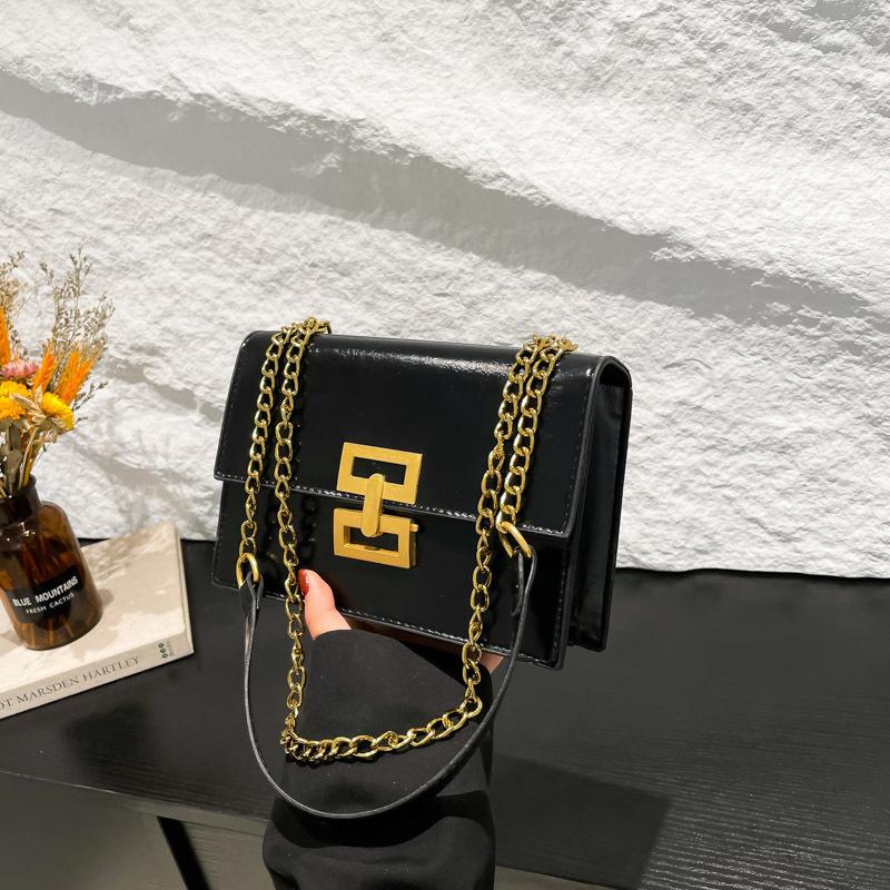 Популярная в этом году маленькая женская сумка 2025 новая трендовая весенне-летняя цепочка на плечо, сумка-подмышка, высококлассная универсальная маленькая квадратная сумка чёрный