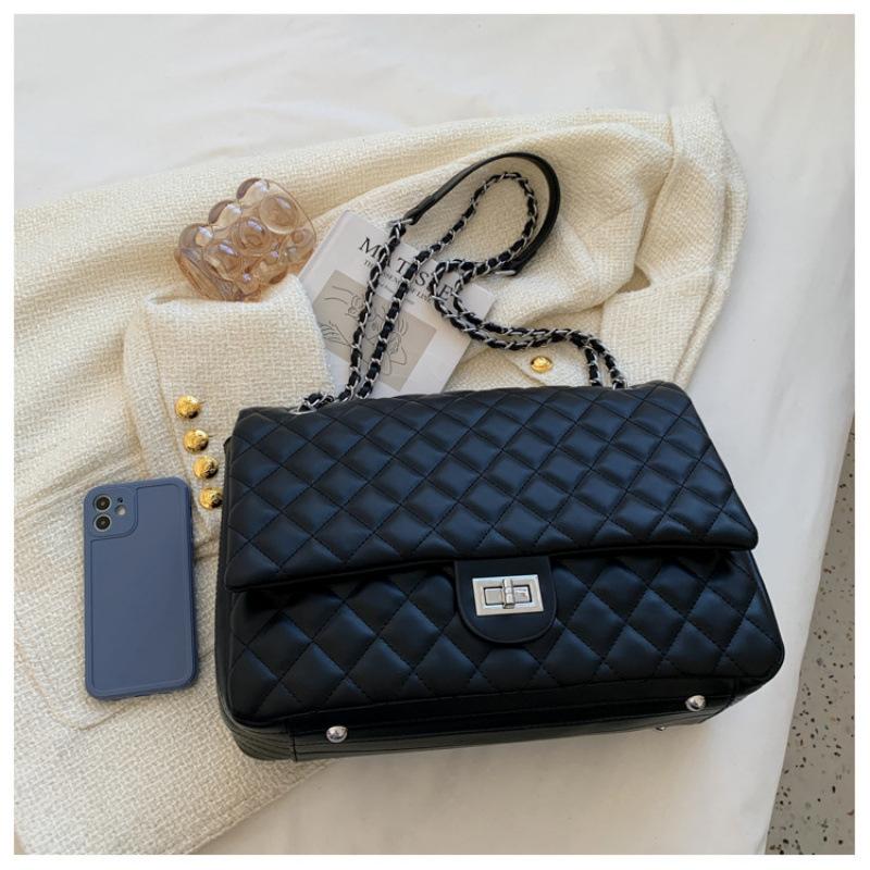 New fashionable textured small bag women s niche tide is now popular diamond chain shoulder messenger bag
New fashionable textured small bag women s niche tide is now popular diamond chain shoulder messenger bag