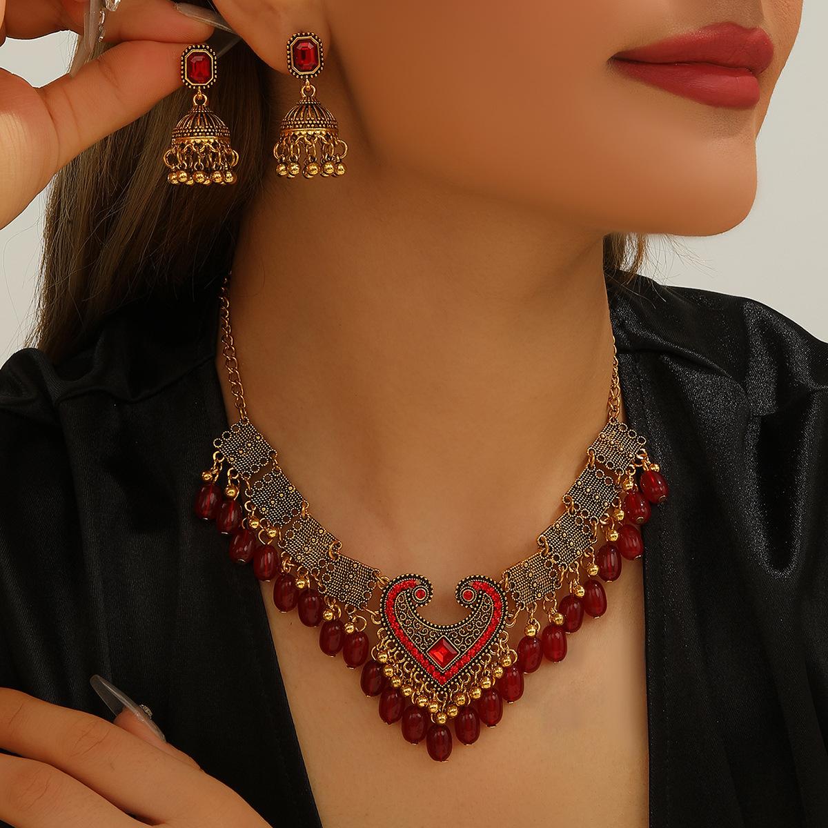 Vintage Indian Temperament Necklace Earrings Set Fringed Collarbone Chain Necklace Set Pendant Court Style Set
Vintage Indian Temperament Necklace Earrings Set Fringed Collarbone Chain Necklace Set Pendant Court Style Set