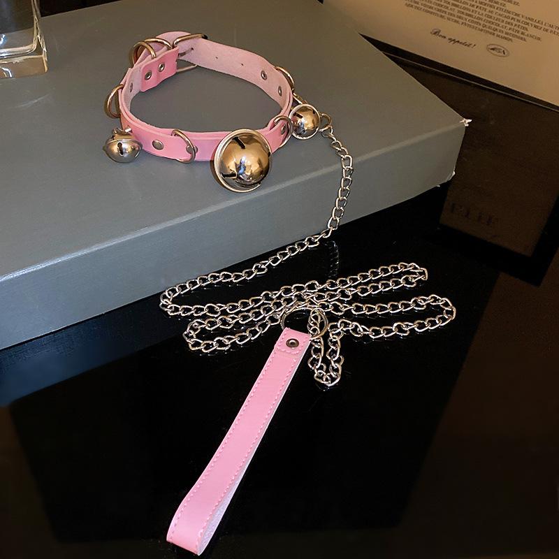 Персонализированное кожаное колье-чокер с цепочкой-колокольчиком для женщин - Аксессуар для ключицы в стиле хип-хоп высокого класса
Персонализированное кожаное колье-чокер с цепочкой-колокольчиком для женщин - Аксессуар для ключицы в стиле хип-хоп высокого класса