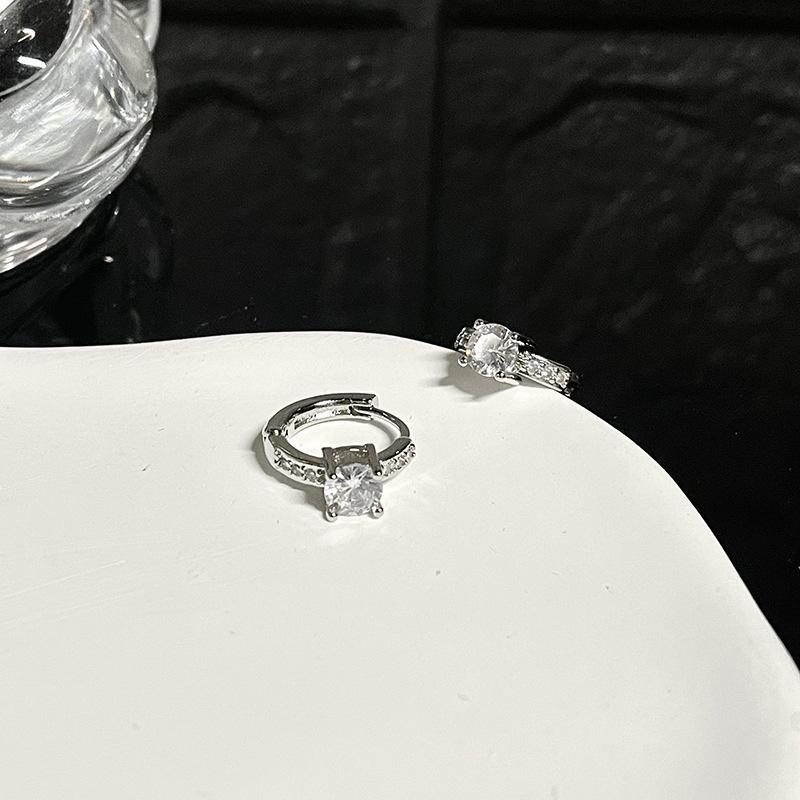 Niche Design Sense Love Stud Earrings Cold Wind French Personality Irregular High-End Sense Earrings Zircon Earrings
Niche Design Sense Love Stud Earrings Cold Wind French Personality Irregular High-End Sense Earrings Zircon Earrings