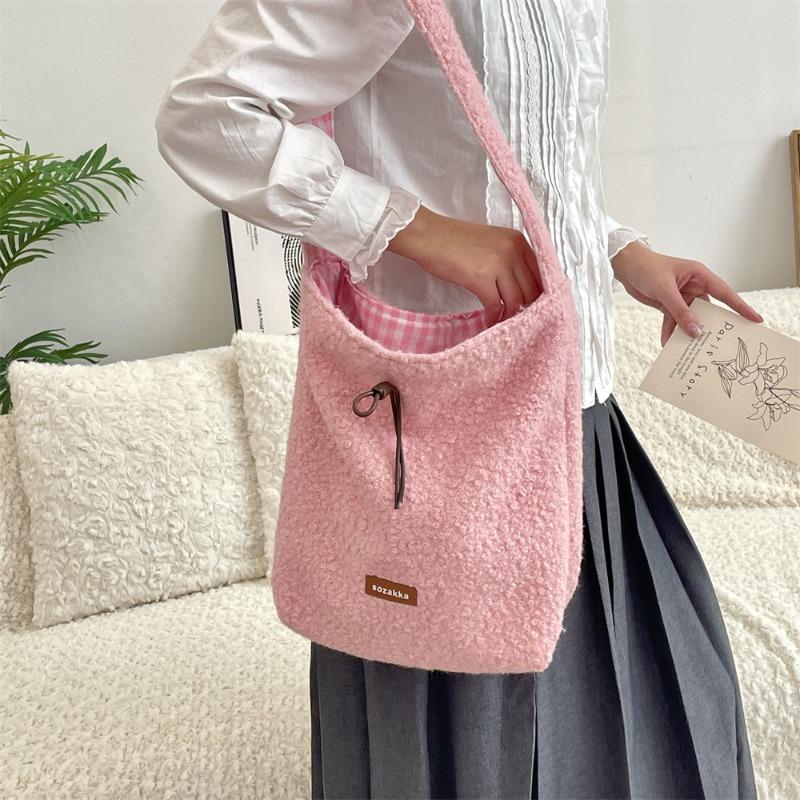 112 gentle milk powder color plush bag fashion shoulder messenger bag autumn and winter new commuter double-sided canvas bag розовый
112 gentle milk powder color plush bag fashion shoulder messenger bag autumn and winter new commuter double-sided canvas bag розовый