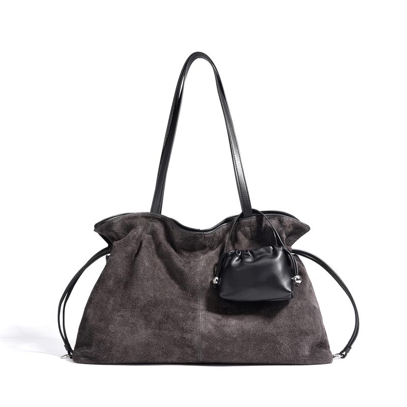 Luxury Suede Tote Bag With Mini Pouch Drawstring Design Magnetic Buckle Shoulder Bag Back Leather Surface Women Commuter Handbag 44x12x27cm сірий
Luxury Suede Tote Bag With Mini Pouch Drawstring Design Magnetic Buckle Shoulder Bag Back Leather Surface Women Commuter Handbag 44x12x27cm сірий