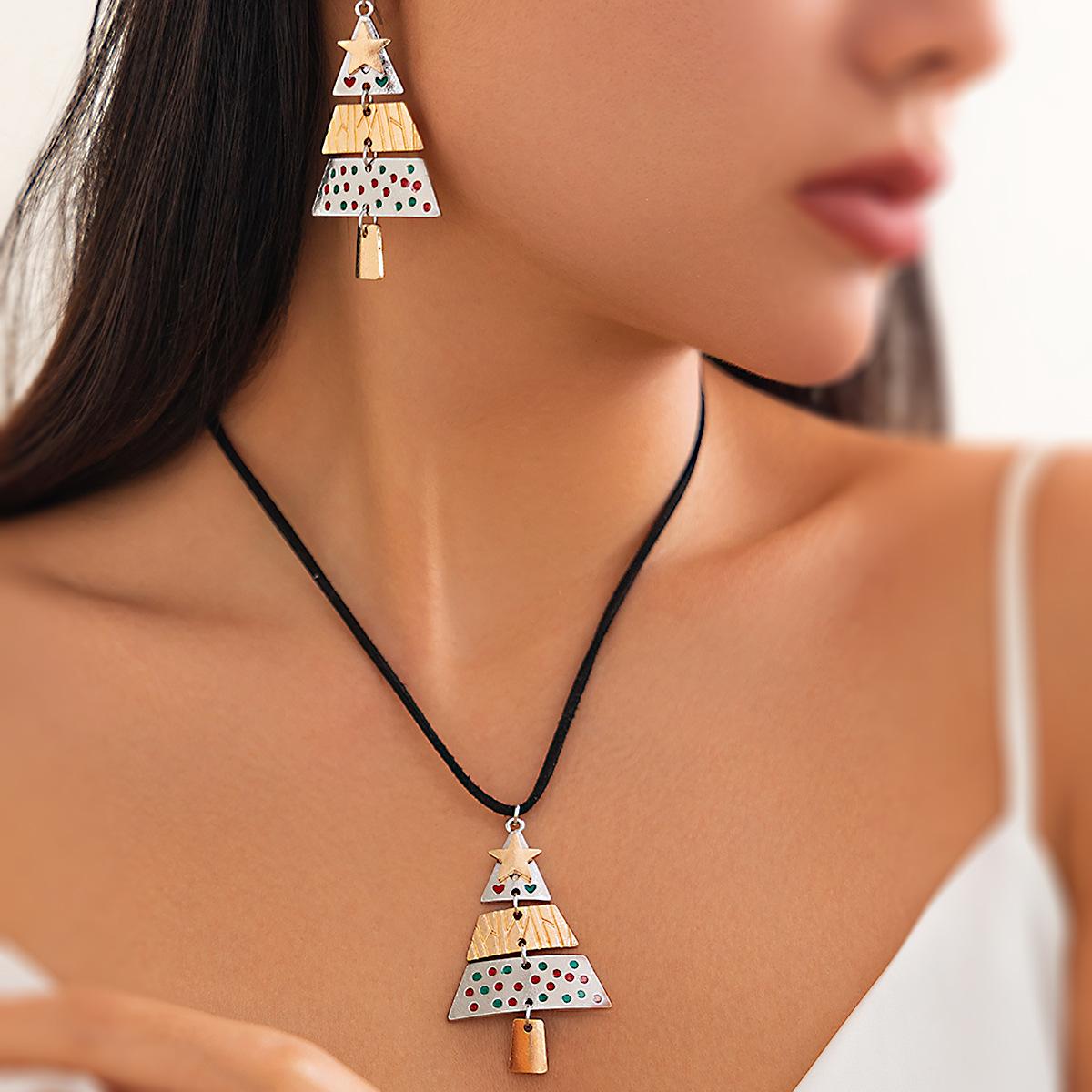 Ins Christmas Tree Star Pendant Necklace Female, Simple Holiday Pine Tree Festive Fringed Clavicle Necklace
Ins Christmas Tree Star Pendant Necklace Female, Simple Holiday Pine Tree Festive Fringed Clavicle Necklace