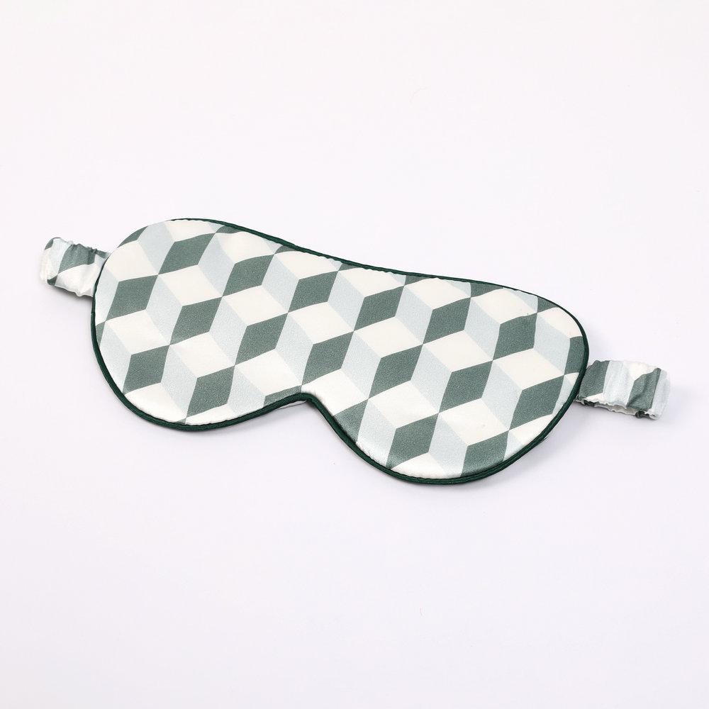 Silk eye mask 100 mulberry silk eye mask light shielding breathable lunch break eye mask sleep
Silk eye mask 100 mulberry silk eye mask light shielding breathable lunch break eye mask sleep