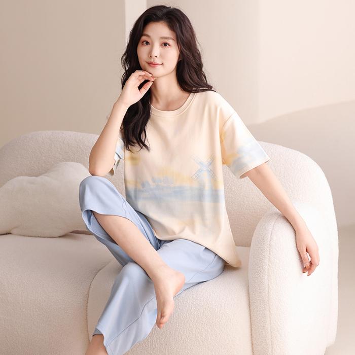 Летняя тонкая хлопковая пижама для женщин с рисунком из мультфильмов, топы с короткими рукавами и брюки-капри, женская повседневная пижама, домашняя одежда XL
Летняя тонкая хлопковая пижама для женщин с рисунком из мультфильмов, топы с короткими рукавами и брюки-капри, женская повседневная пижама, домашняя одежда XL