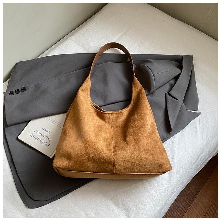 Large capacity retro popular big bag bag women s 2025 new fashion commuter shoulder bag vintage suede tote bag коричневый
Large capacity retro popular big bag bag women s 2025 new fashion commuter shoulder bag vintage suede tote bag коричневый