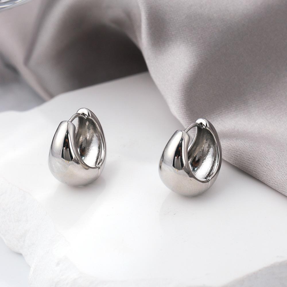 Французские ретро женские каффы высокого класса: Простые, универсальные серьги-кольца для квадратных и круглых лиц.
Французские ретро женские каффы высокого класса: Простые, универсальные серьги-кольца для квадратных и круглых лиц.