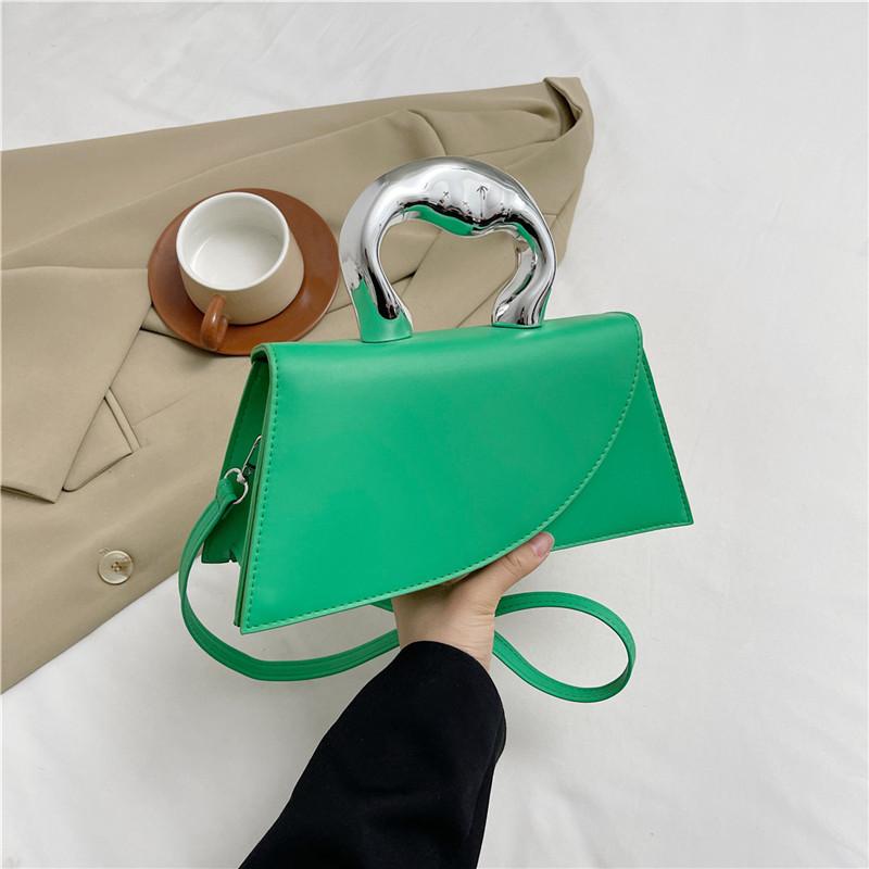 Новая летняя модная текстура однотонная летняя простая сумка через плечо металлическая модная ручная квадратная сумка
Новая летняя модная текстура однотонная летняя простая сумка через плечо металлическая модная ручная квадратная сумка