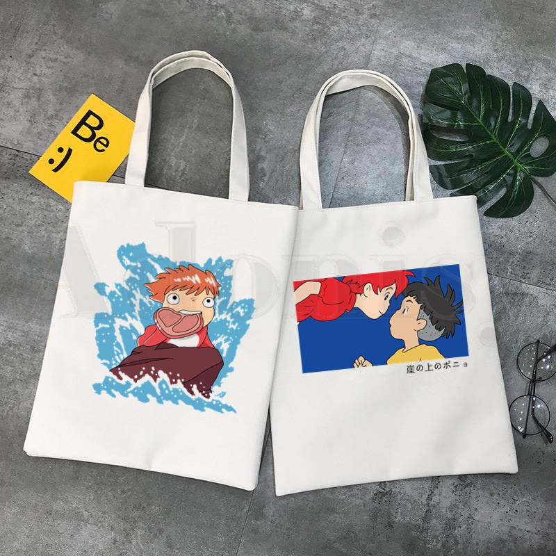 Ponyo On The Cliff By The Sea Studio Ghibli Миядзаки Хаяо сумки для покупок с мультяшным принтом для девочек модная повседневная сумка Pacakge
Ponyo On The Cliff By The Sea Studio Ghibli Миядзаки Хаяо сумки для покупок с мультяшным принтом для девочек модная повседневная сумка Pacakge