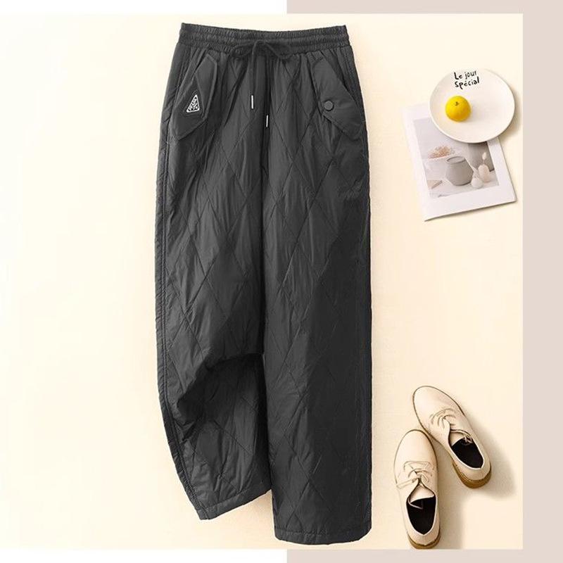 Новые зимние ветрозащитные и холодостойкие брюки из пухового хлопка с высокой посадкой: Теплая, Модная, Стройнящая Женская Повседневная Одежда Прямого Покроя 3XL
Новые зимние ветрозащитные и холодостойкие брюки из пухового хлопка с высокой посадкой: Теплая, Модная, Стройнящая Женская Повседневная Одежда Прямого Покроя 3XL