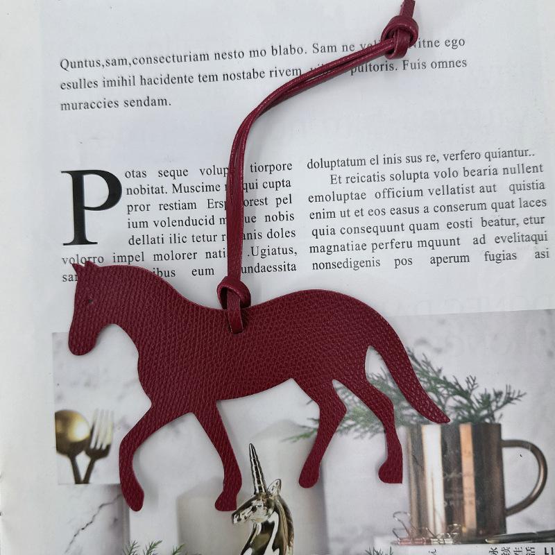 Stallion Pu Leather Bag Pendant Cute Pony Pendant Leather Bag Pendant Accessories Hanging Decoration 6x12cm
Stallion Pu Leather Bag Pendant Cute Pony Pendant Leather Bag Pendant Accessories Hanging Decoration 6x12cm
