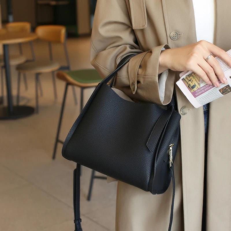 Genuine Leather Shoulder Bag for Women Feminine Luxury Fashion Designer Bags for Ladies Traveling Large Capacity Bucket Bags
Genuine Leather Shoulder Bag for Women Feminine Luxury Fashion Designer Bags for Ladies Traveling Large Capacity Bucket Bags