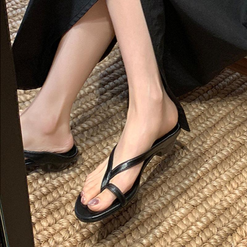 Flip-flops women s slope heel beautiful pinch toe thick heel beach small cool slippers outside wear 35
Flip-flops women s slope heel beautiful pinch toe thick heel beach small cool slippers outside wear 35
