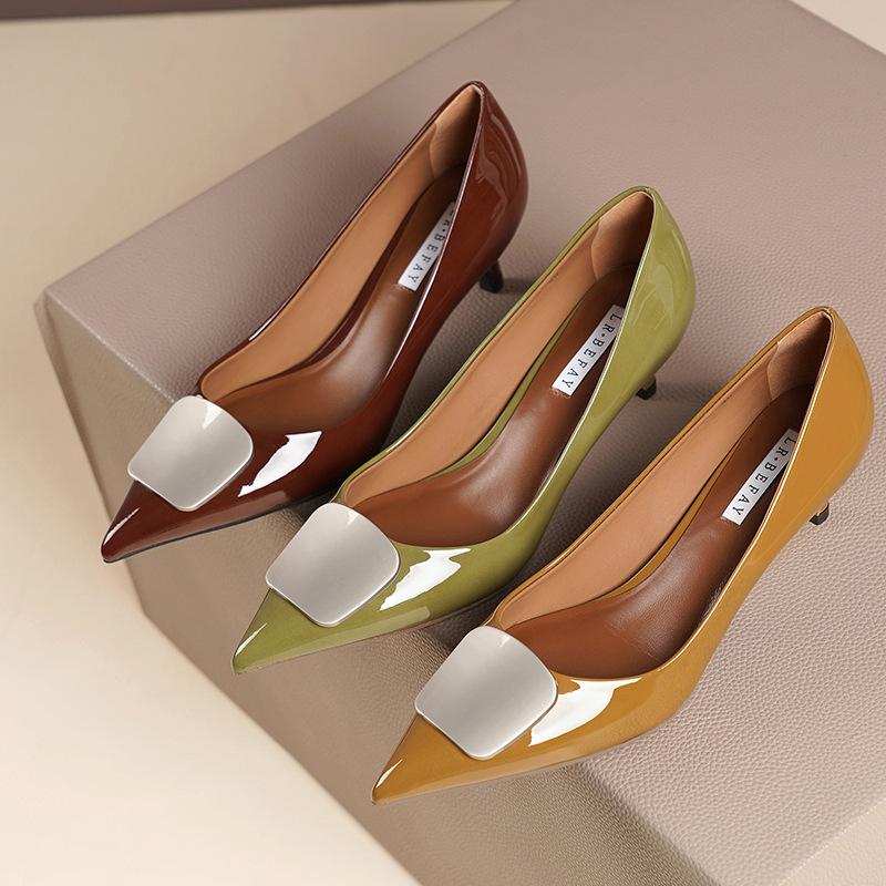 New celebrity fashion leather shoes pointed head shallow mouth mirror patent leather high heels versatile temperament light luxury women s shoes 35 хакі
New celebrity fashion leather shoes pointed head shallow mouth mirror patent leather high heels versatile temperament light luxury women s shoes 35 хакі