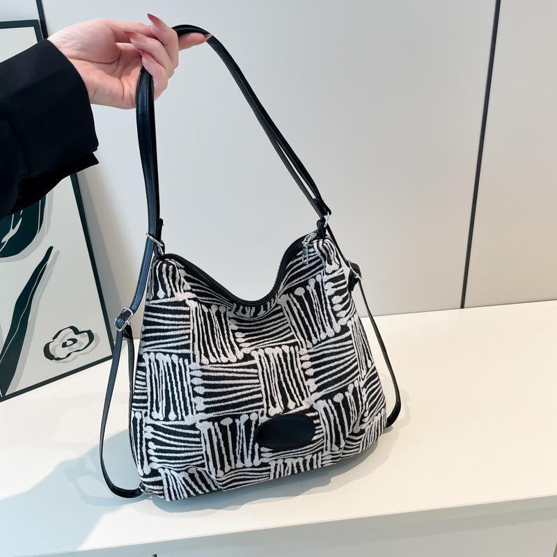 Women s bag large capacity bucket bag new shoulder bag fashionable sweet handbag backpack чёрный
Women s bag large capacity bucket bag new shoulder bag fashionable sweet handbag backpack чёрный