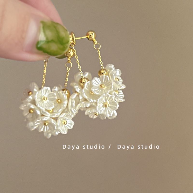 Pearl Flower Chain Tassel Earrings Fashion Versatile Niche Design Earrings Light Luxury Premium Earrings Women
Pearl Flower Chain Tassel Earrings Fashion Versatile Niche Design Earrings Light Luxury Premium Earrings Women