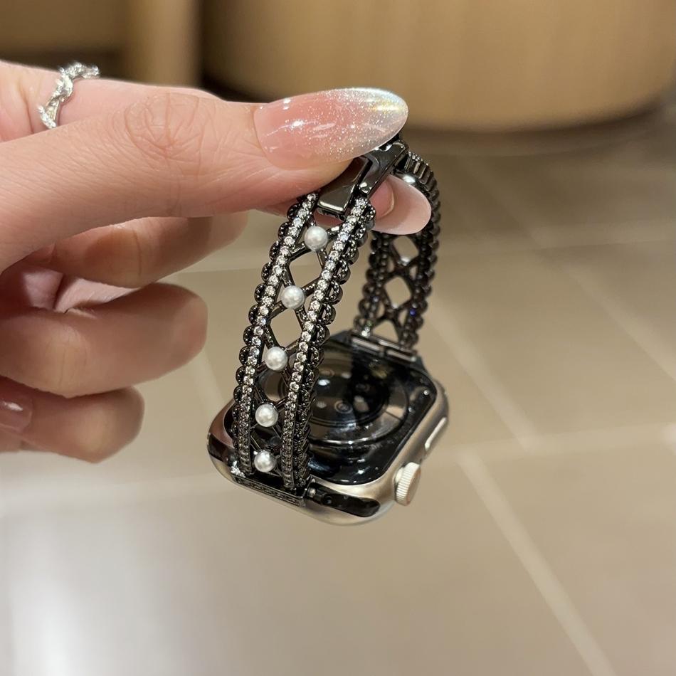 Strap For Apple Watch Band S11/10/9/8/7/SE/6/5/Ultra IWatch 49/46/45/44/42/41/40/38mm Luxury Elegant Lace Pearl Diamond Bracelet 42 44 45 46 49MM чорний
Strap For Apple Watch Band S11/10/9/8/7/SE/6/5/Ultra IWatch 49/46/45/44/42/41/40/38mm Luxury Elegant Lace Pearl Diamond Bracelet 42 44 45 46 49MM чорний