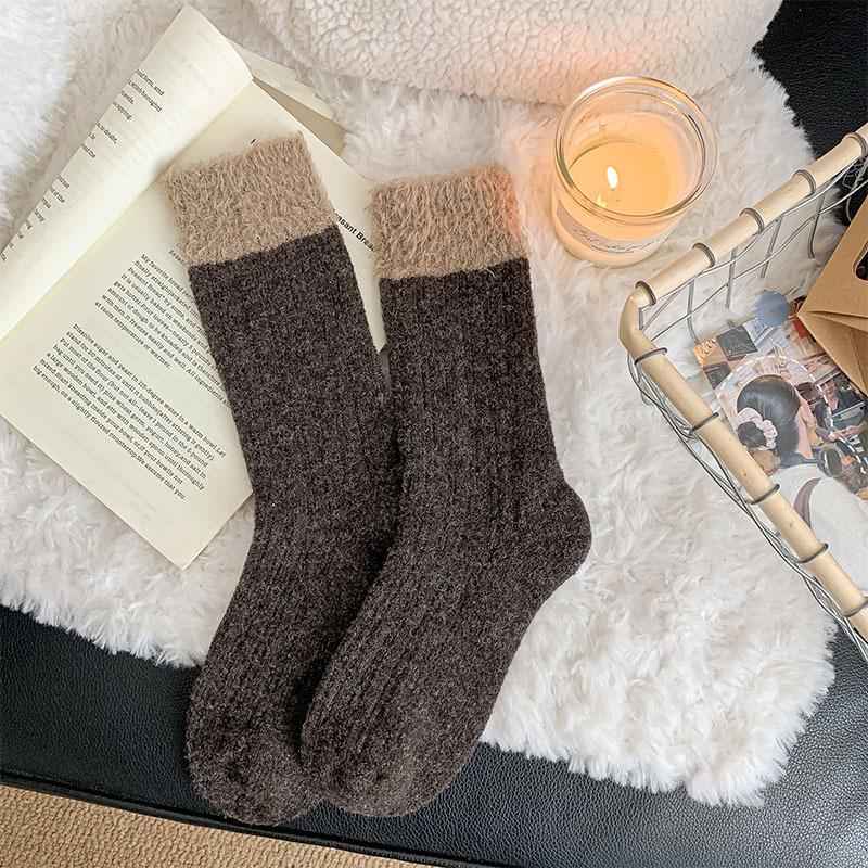 Women s Japanese Wool Color Block Socks - Thick & Warm for Autumn/Winter, Plush Postpartum Comfort, Korean Retro Fashion, Loose Fit One Size кавовий
Women s Japanese Wool Color Block Socks - Thick & Warm for Autumn/Winter, Plush Postpartum Comfort, Korean Retro Fashion, Loose Fit One Size кавовий