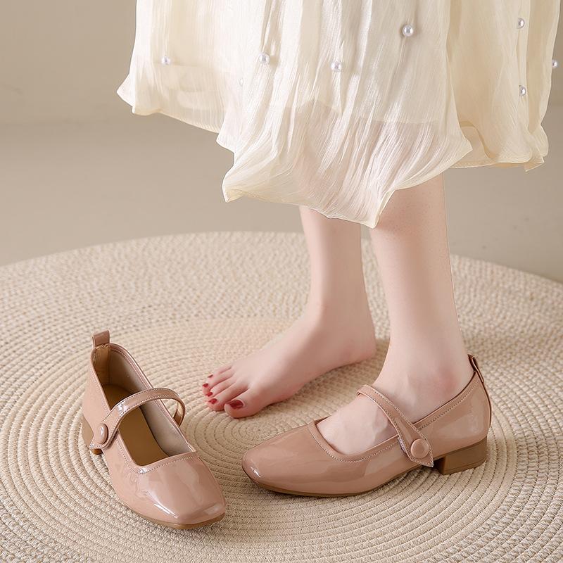 2025 spring new women s French low-heeled light-mouth single shoes French red ballet buckle Mary Jane women s shoes 35
2025 spring new women s French low-heeled light-mouth single shoes French red ballet buckle Mary Jane women s shoes 35