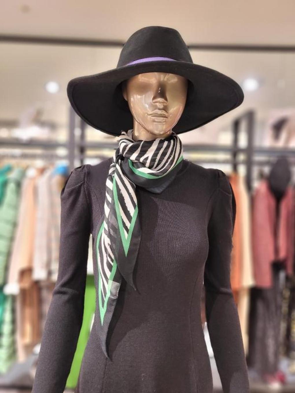 Zebra Green Border Simple Muffle JCM5NSAM2200
Zebra Green Border Simple Muffle JCM5NSAM2200