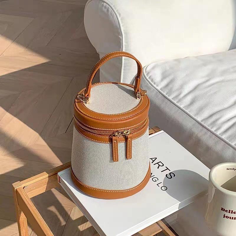 Z Family Women s Bag New Style Color Contrast Box-shaped Mini Single-shoulder Cross-slung Bucket Casual Original One-piece On Behalf Of All Matching
Z Family Women s Bag New Style Color Contrast Box-shaped Mini Single-shoulder Cross-slung Bucket Casual Original One-piece On Behalf Of All Matching