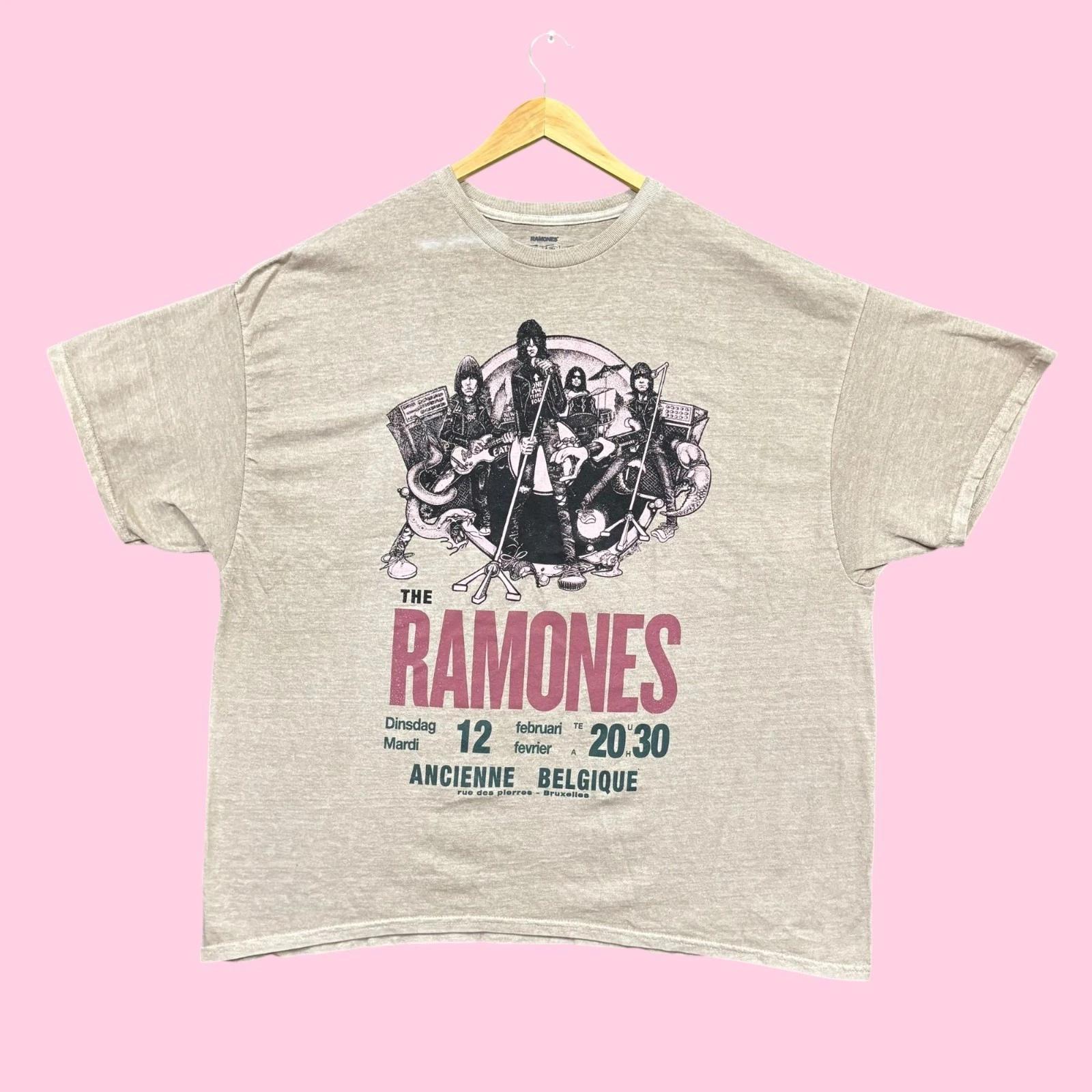 The Ramones Belgique Live Punk Rock Band Oversized Tee 2X 2XL
The Ramones Belgique Live Punk Rock Band Oversized Tee 2X 2XL