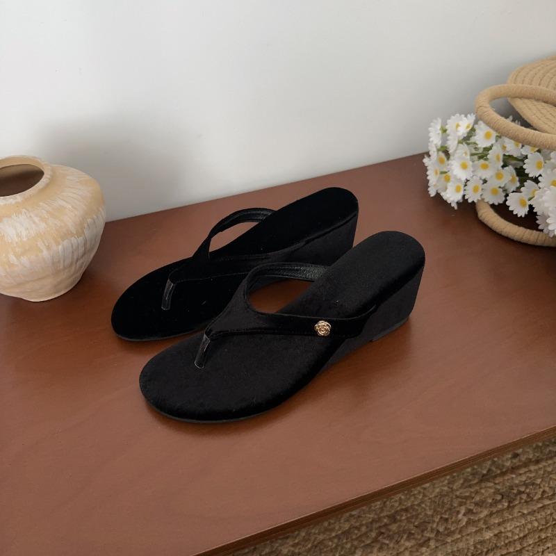 Fashion Women s Wedge Sandals Fashion Round Toe Clip Metal Buckle Suede Anti-slip Wear-resistant High-heeled Slippers 35
Fashion Women s Wedge Sandals Fashion Round Toe Clip Metal Buckle Suede Anti-slip Wear-resistant High-heeled Slippers 35