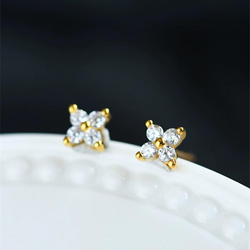 S999 Sterling Silver 18K Gold Flower Stud Earrings with Rhinestone Zircon Four-Leaf Clover Design Sterling Silver
S999 Sterling Silver 18K Gold Flower Stud Earrings with Rhinestone Zircon Four-Leaf Clover Design Sterling Silver