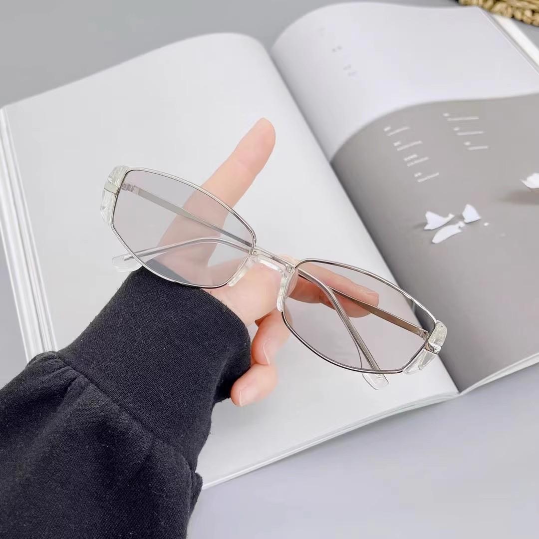 Sunglasses European and American cat eye women s modern retro round face thin babes fashionable sunglasses glasses
Sunglasses European and American cat eye women s modern retro round face thin babes fashionable sunglasses glasses
