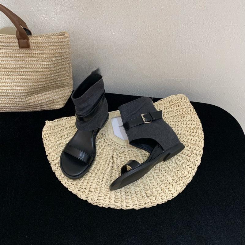 2025 Korean version of toe man empty sandals women s versatile flat heel short cool boots fashionable single shoes women s retro 35
2025 Korean version of toe man empty sandals women s versatile flat heel short cool boots fashionable single shoes women s retro 35