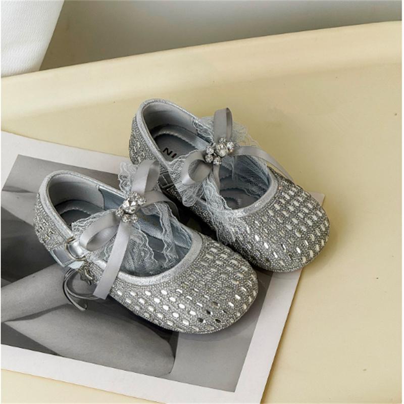 New Spring Children Shoes For Girls Leather Bow Rhinestone Princess Shoes Soft Sole Outdoor Fashion Kids Sneakers EU 26-33 30
New Spring Children Shoes For Girls Leather Bow Rhinestone Princess Shoes Soft Sole Outdoor Fashion Kids Sneakers EU 26-33 30