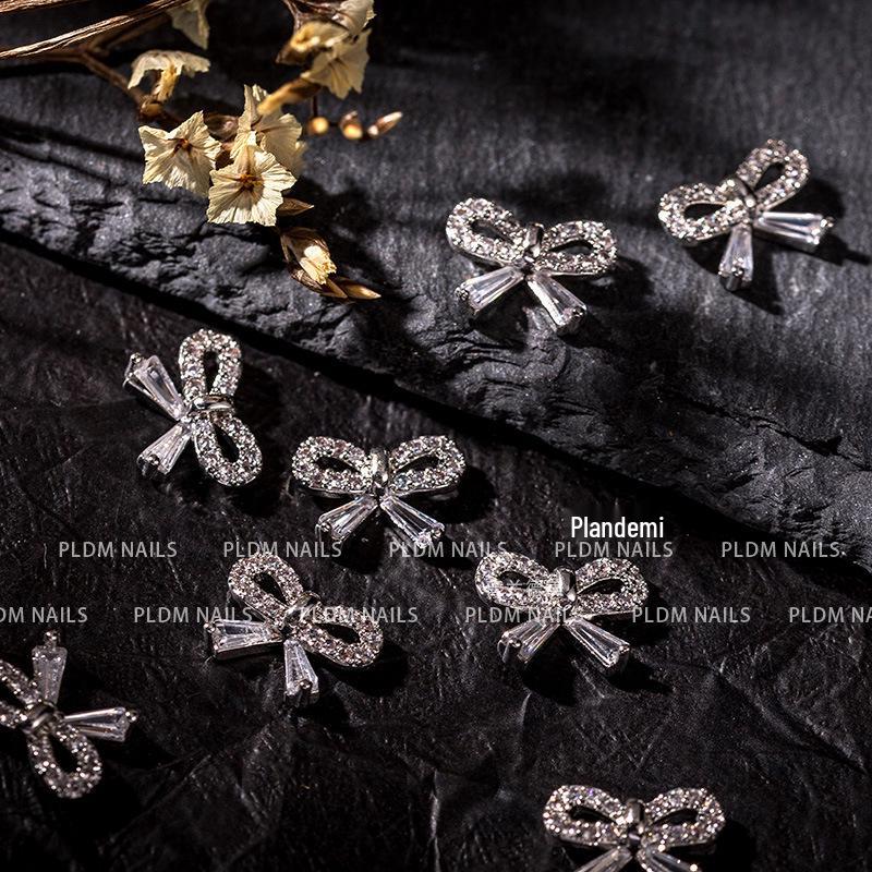 Японский нейл-арт: Позолоченные циркониевые бантики для DIY украшения ногтей
Японский нейл-арт: Позолоченные циркониевые бантики для DIY украшения ногтей
